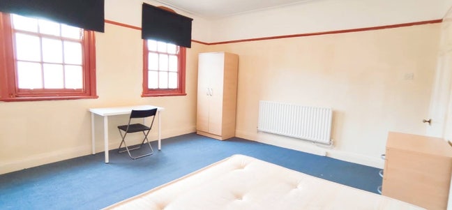  Big DR  in flatshare, 5min Ealing Broadway  Main Photo