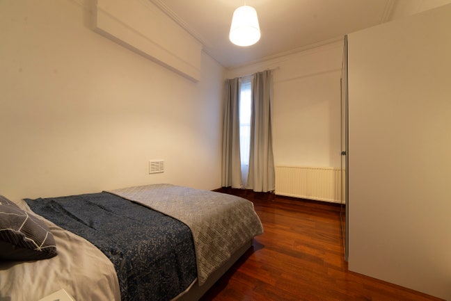 Lovely double room in a friendly house Main Photo