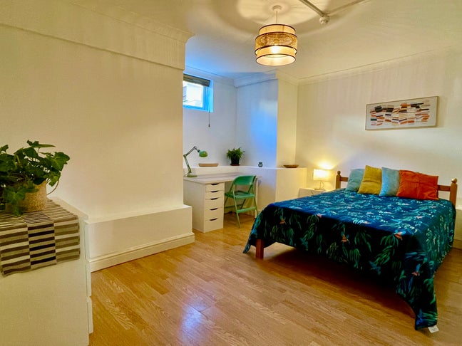 A spacious basement room in a well-presented house Main Photo