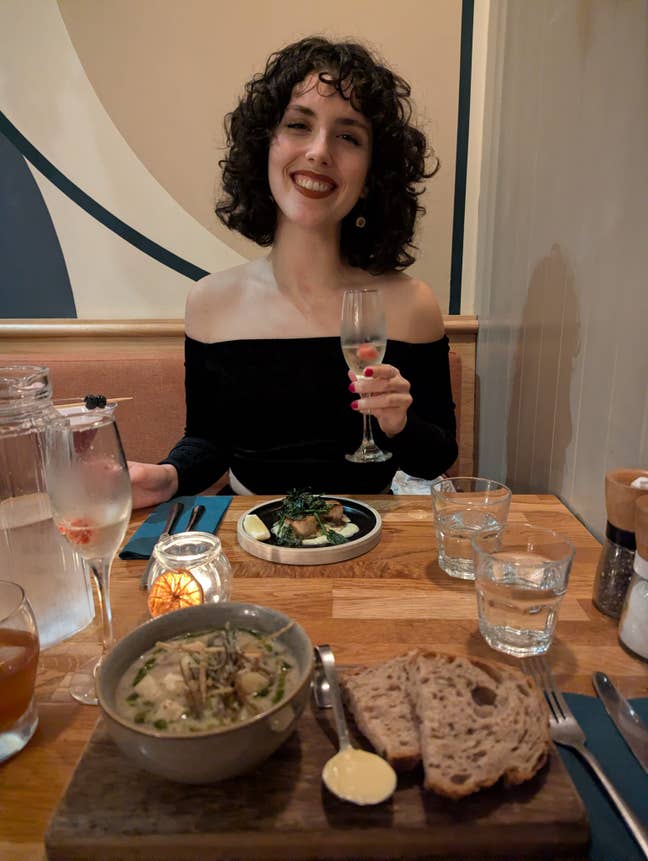 Young professional seeking dbl room in houseshare Main Photo