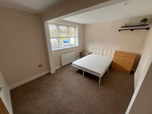 Double En-Suite Room.- Central Bromsgrove Main Photo