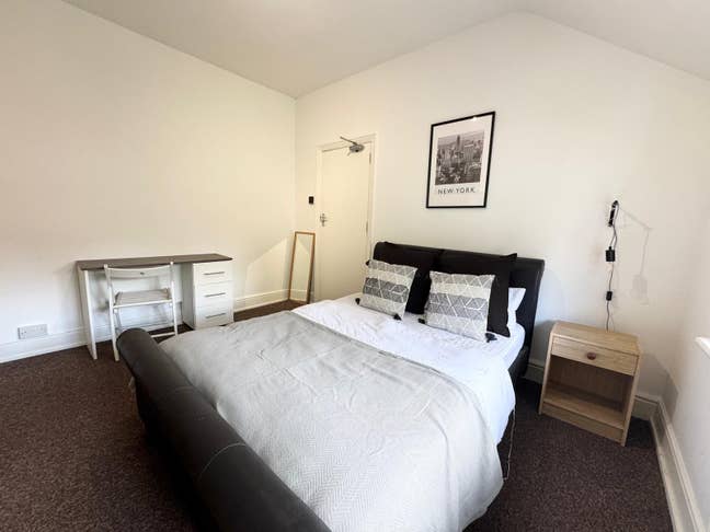 Double Bedrooms near university  Main Photo