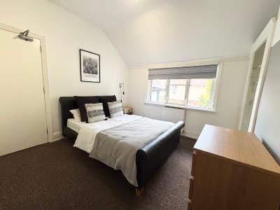 Large Bedrooms - SO16 Main Photo