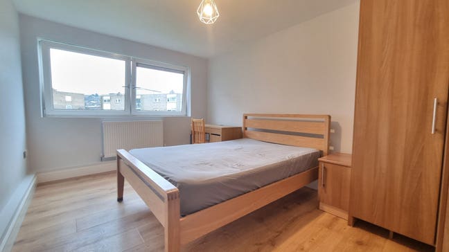 Double room in spacious 2-bedroom apartment  Main Photo