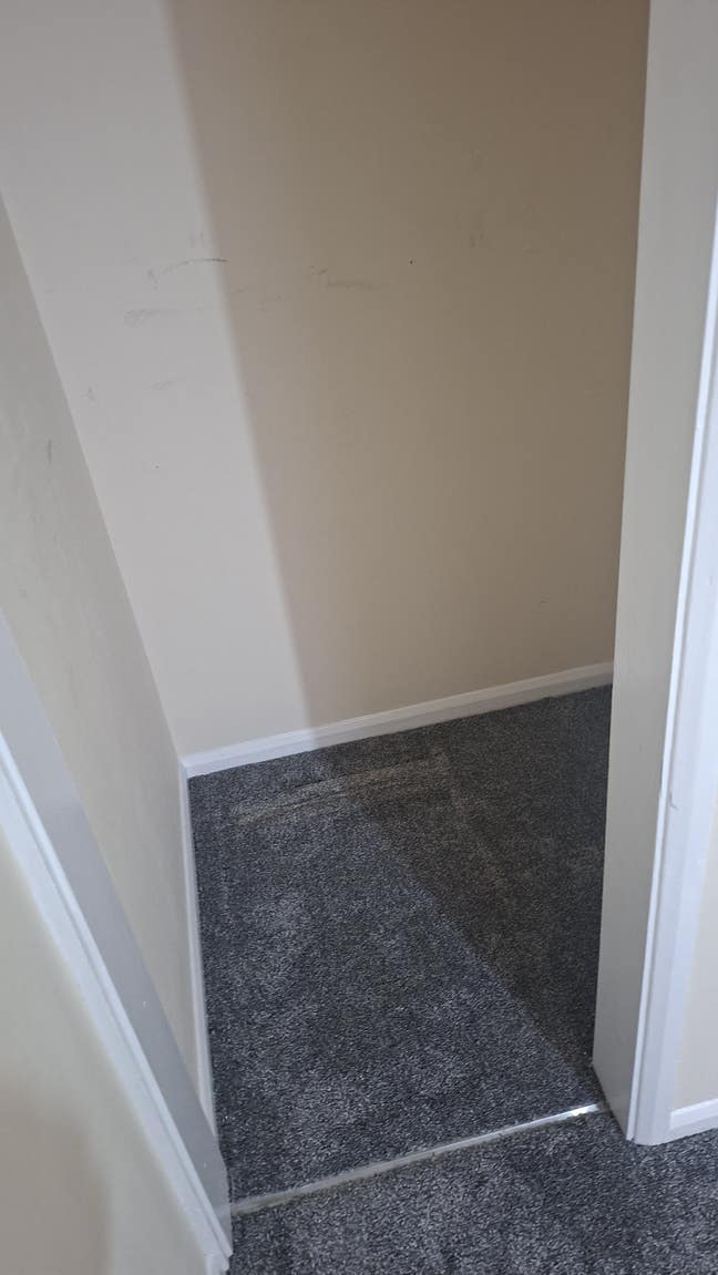 I need a polite tenant with working permit  Main Photo