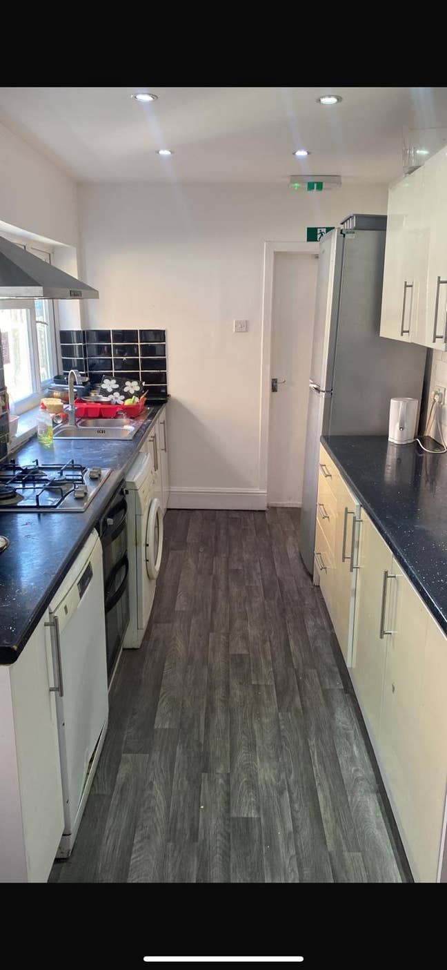 Room to let if your on UC, PIP and others  Main Photo