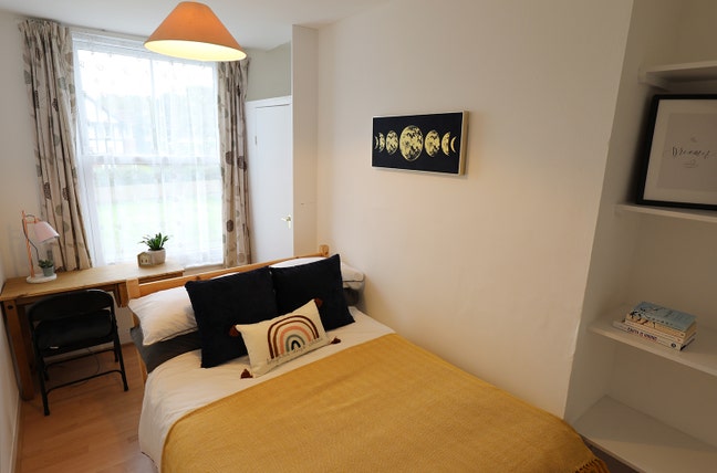 *Quiet Professional Room near City Centre* Main Photo