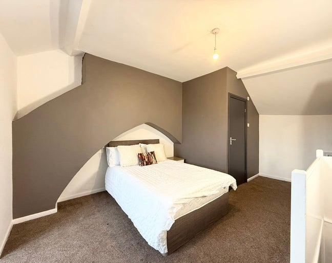 2 Rooms Available on Corporation Street Main Photo