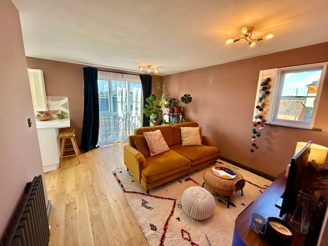 Double room in New Cross Gate flat Main Photo