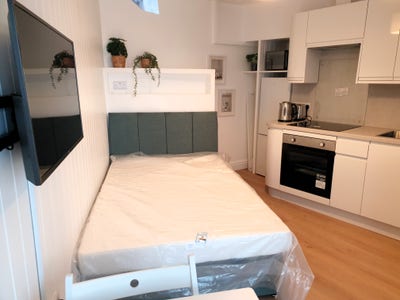 Self contained studio by the bay - SLR Main Photo