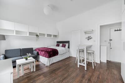 Modern En-Suite Studio Room – Newly Refurbished  Main Photo