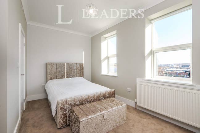 High Spec En-Suite Room in S6  Main Photo