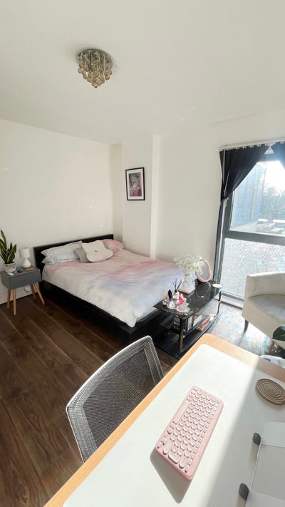 Bright & Spacious Double Room in Camden  Main Photo