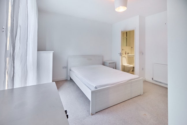 Spacious Double room with Ensuite, Garden FREE GYM Main Photo