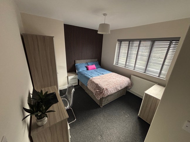 Lovely Furnished Room Available Now Main Photo