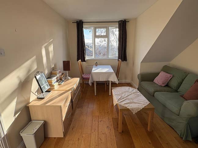 Large bright room for rent in Wimbledon Main Photo