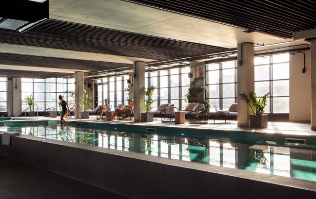 Modern En-Suite Room in Luxury City Island Main Photo