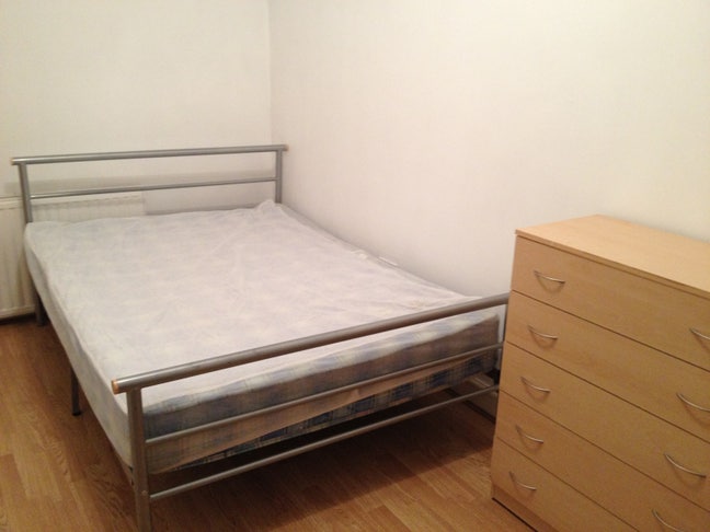 MARSH-First Floor Dbl Room  &pound;325 pcm Inc Bills Main Photo