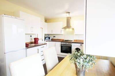 High Quality Room To Let  Main Photo