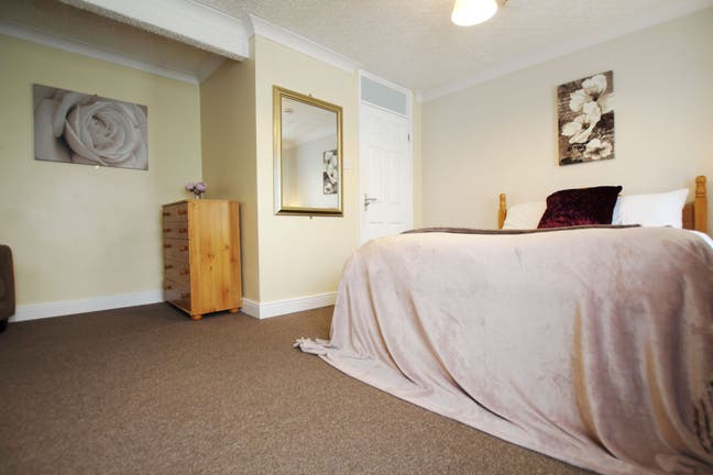 High Quality Room To Let  Main Photo