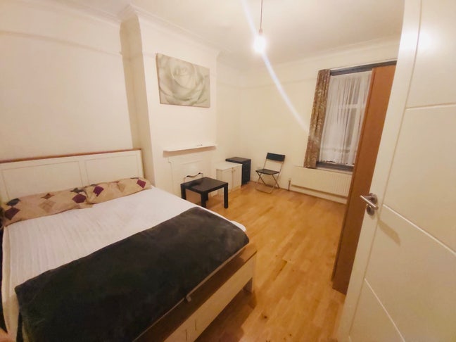 Large Single Room to Let 5Min Walk Colindale Tube Main Photo