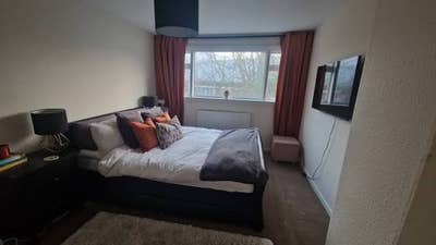 One bedroom available in 4 bed house Main Photo