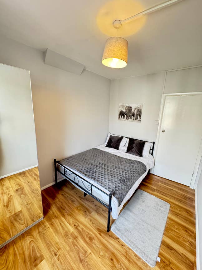 Double Room Near Stoke New Church St All Inclusive Main Photo