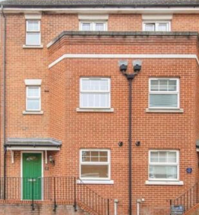 Double En-suite bedroom with private kitchenette  Main Photo
