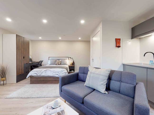 Studio Flat to Rent: Bills Included  Main Photo