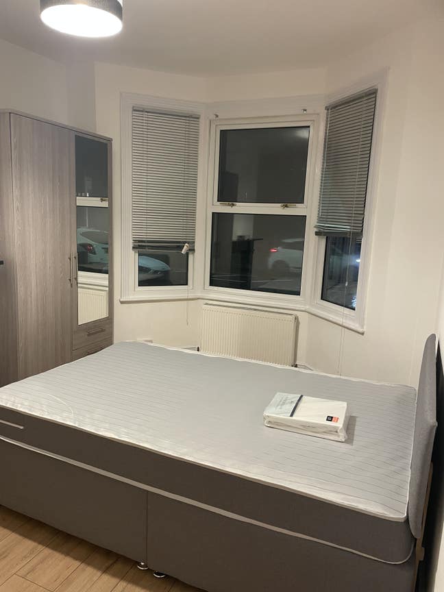 Double room in newly refurbed house furnished  Main Photo