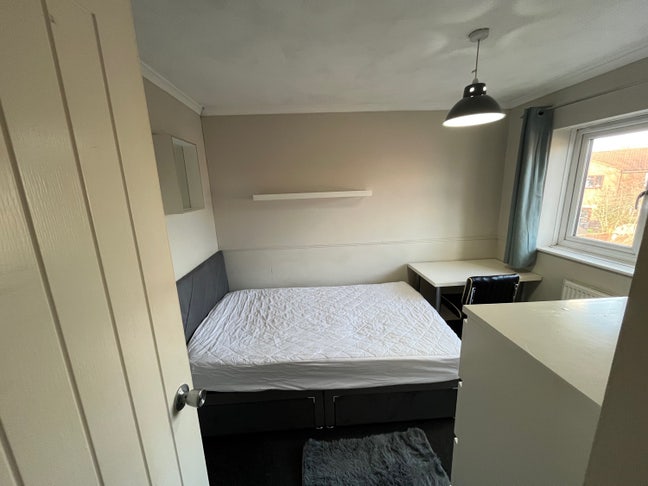  Room near Cribbs Causeway  Main Photo