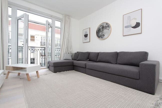 New Refurbished Flat - Near Shoredith High Street! Main Photo