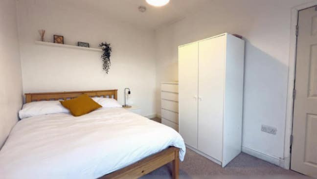 Stunning Large Double Bedroom Close to City Centre Main Photo