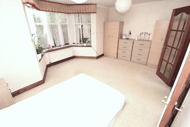 Queen Size Room with own Sitting Room in Burnt Oak Main Photo