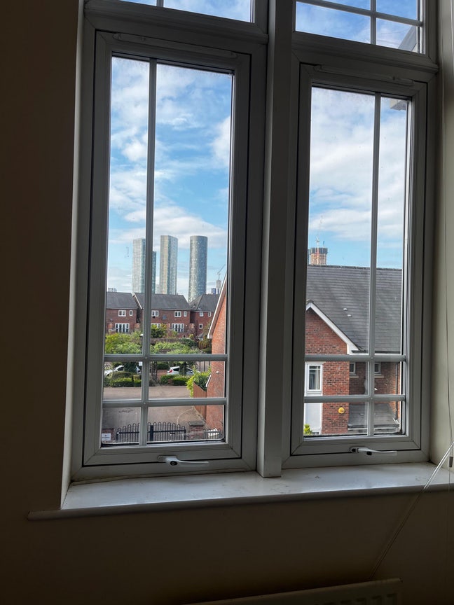 One Cosy bedroom in M15 Main Photo