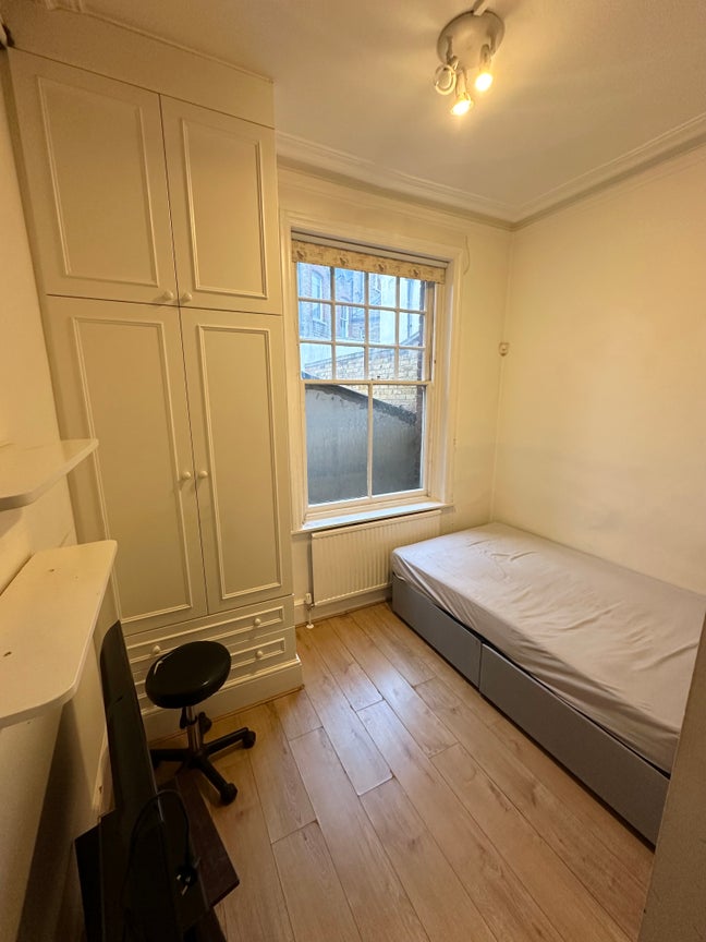 🏡Battersea gem - last room in 3bed house - now Main Photo