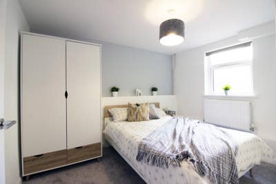 Flat ✅ RG1 ✅ Furnished ✅ Walk to 🚉✅ Main Photo