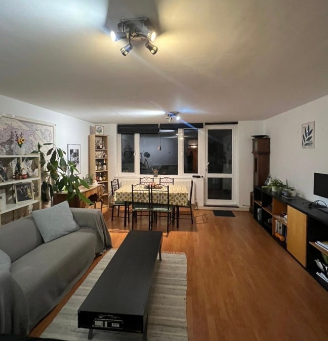 Double Bedroom - Flat facing Venice Canal 🛶 Main Photo