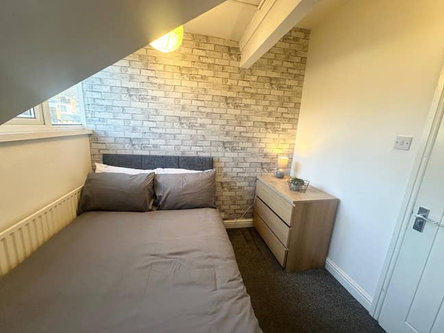&pound;150 Cashback! Bills inc 2X Ensuite Rooms in LS5! Main Photo