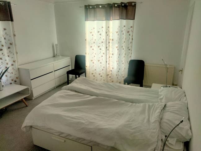 Large Double Room near Town Centre  Main Photo