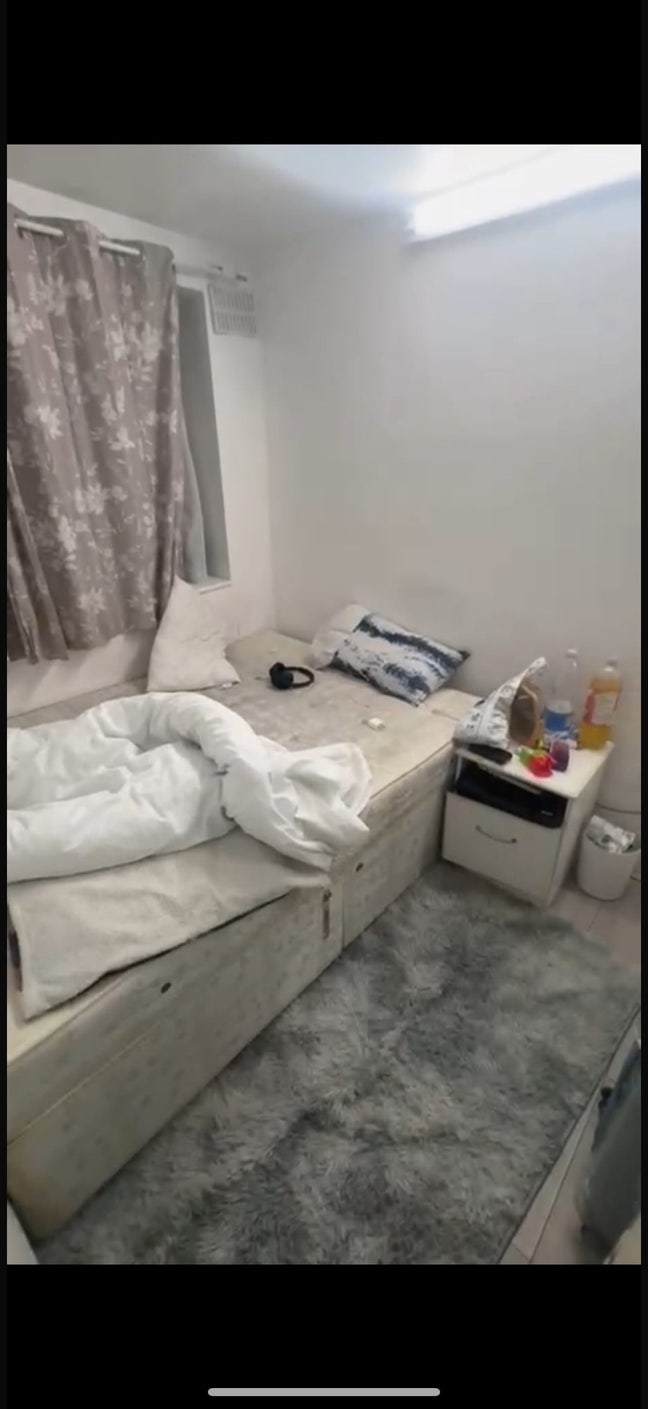 An Ensuite Room Available in HA8 Main Photo