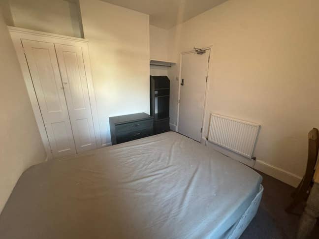 4 Double Rooms Available to rent, available now Main Photo
