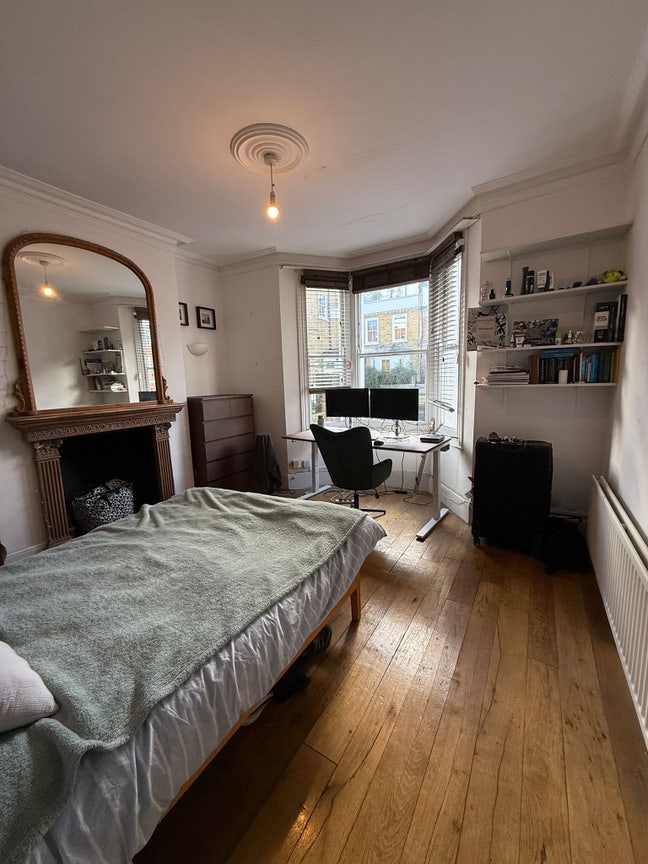 Large Double Room in Clapham Common Main Photo