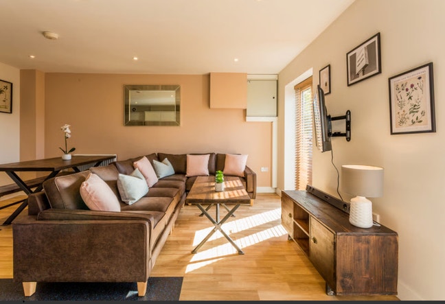 8 bedroom flat available in Durham  Main Photo