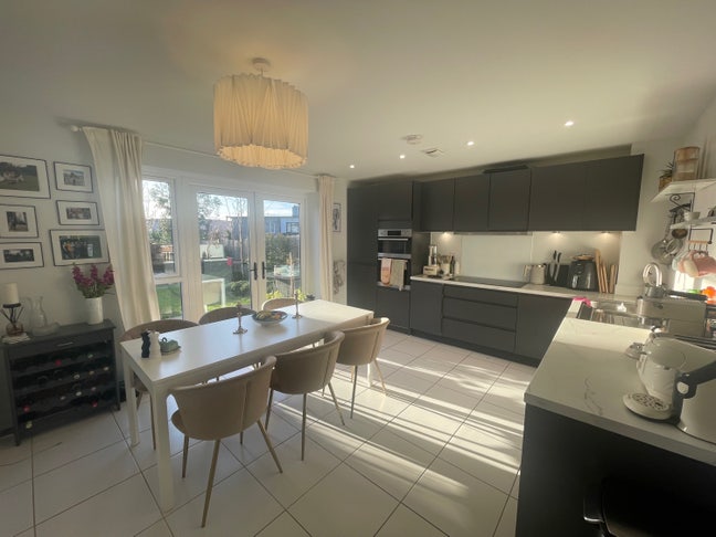 All bills inc, new build 3 bed house! Main Photo