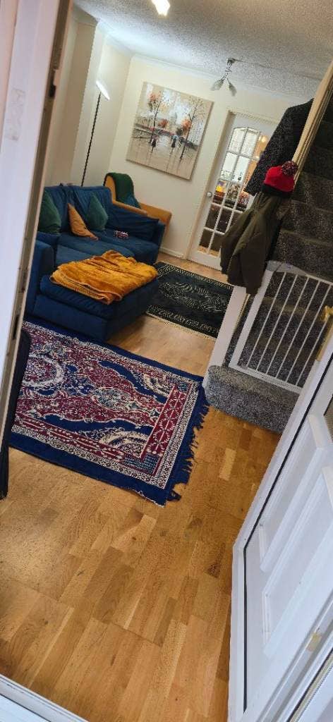 2-bed house available in UB4 Main Photo