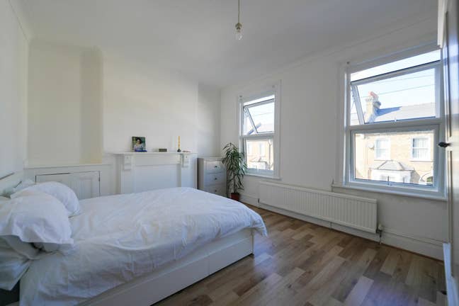 Beautiful rooms w/ Garden + near Thames!  Main Photo