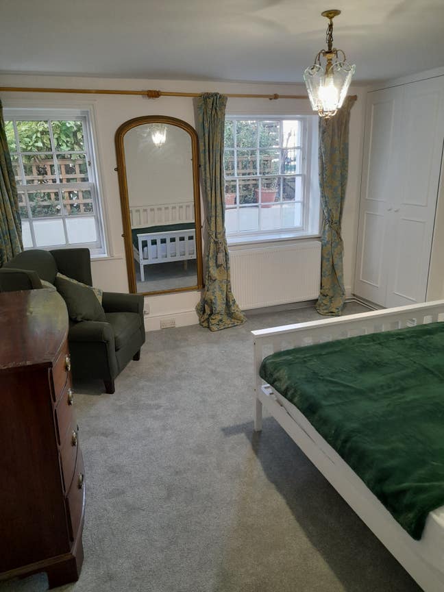 Room in Georgian house Main Photo