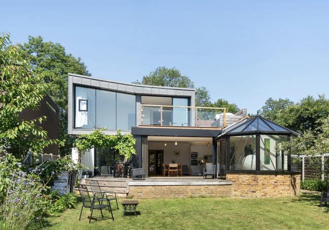 Double Room in Designer Riverside House 4miles T5 Main Photo