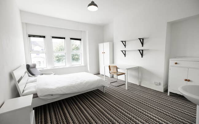 Large Double Room- Greenbank Ave, PL4 Main Photo